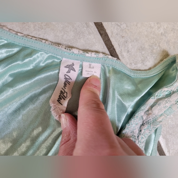 🟪 Lace Overlay dress - Picture 5 of 5